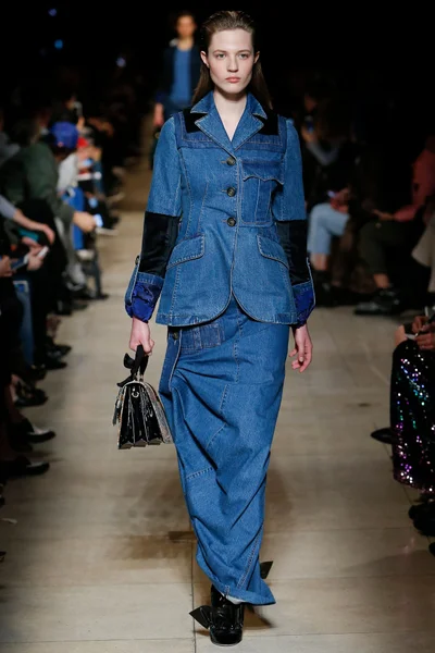 Look 10